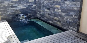 Indoor spa tub
