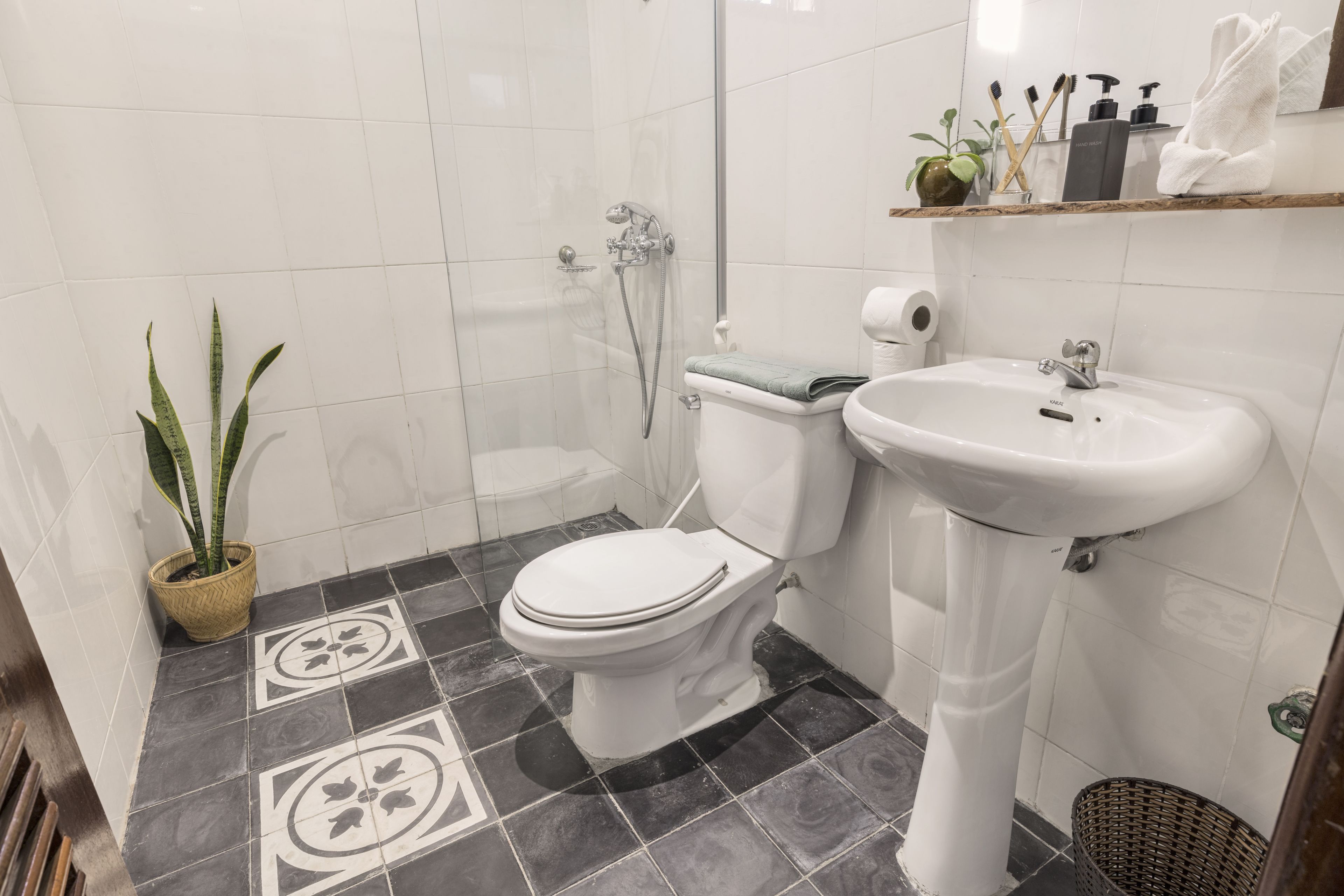 towels, soap, toilet paper