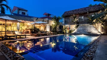 Outdoor pool, sun loungers