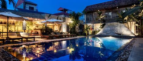 Outdoor pool, pool loungers