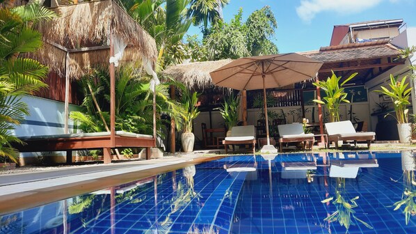 Outdoor pool, pool loungers