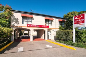 Exterior - Econo Lodge Waterford (Waterford West)