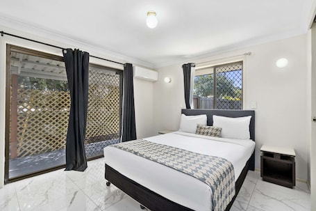 Ropa de cama de alta calidad y escritorio . Econo Lodge Waterford