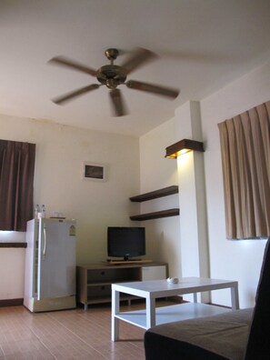 25-Zoll-Fernseher mit Kabelempfang