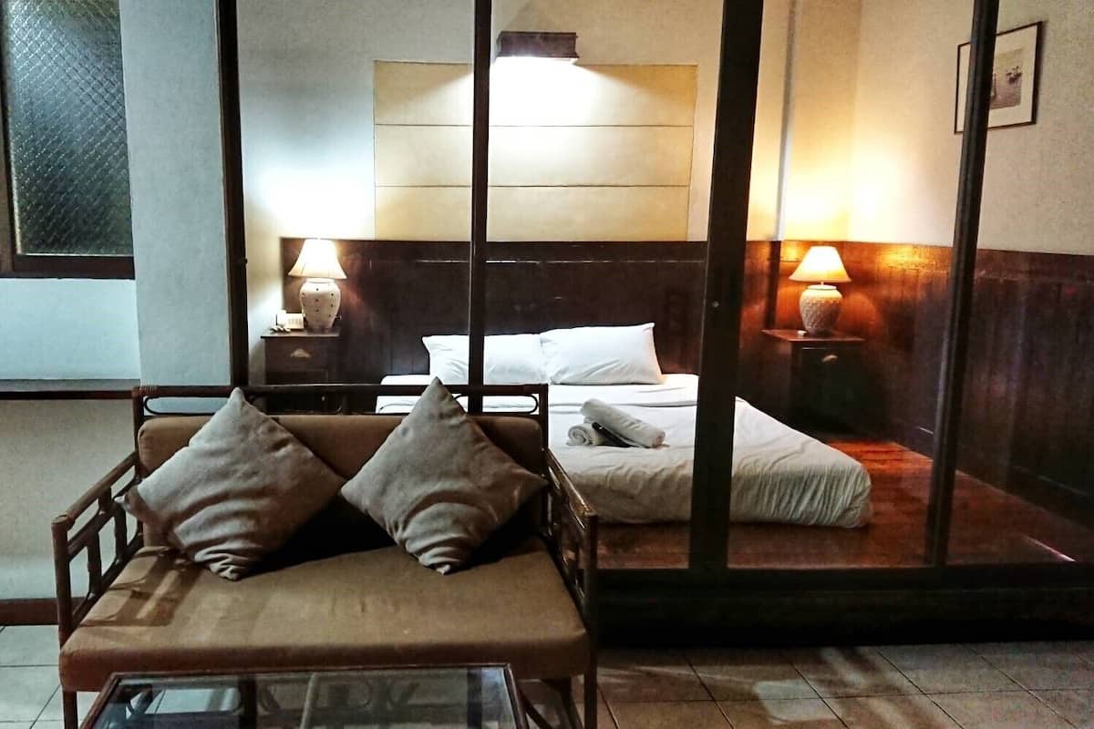 Suíte | Cofres nos quartos, escrivaninha, cortinas blackout, Wi-Fi de cortesia