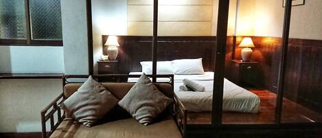 Suite | In-room safe, desk, blackout drapes, free WiFi