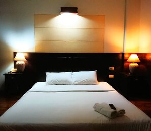 Suite | Een kluis op de kamer, een bureau, verduisterende gordijnen, gratis wifi