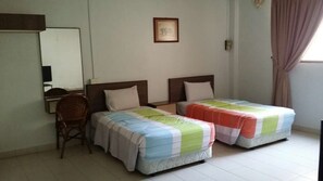 Deluxe Twin Room, 2 Katil Bujang (Single) | Seterika/papan seterika, Wi-fi percuma, cadar katil 