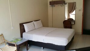 Standard Room, 1 Double Bed | Iron/ironing board, free WiFi, bed sheets - Dragon & Phoenix Hotel (Ipoh)