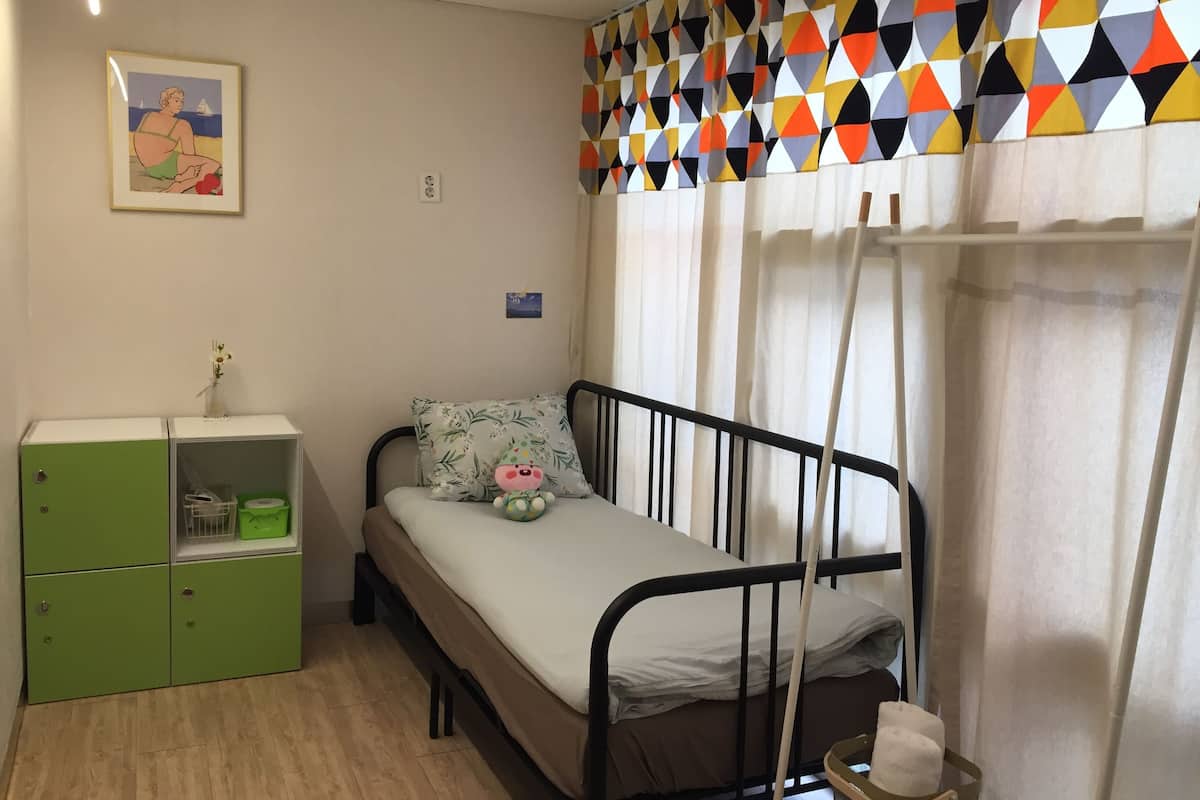Deluxe Single Room (Foreigners Only) | Free WiFi