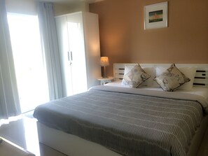 Family Room | Desk, blackout drapes, free WiFi - Fahslalom Apart Hotel (Hua Hin)