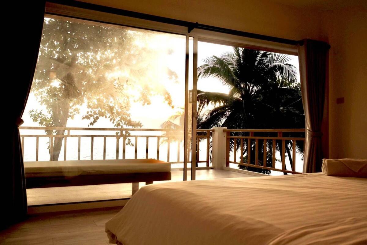 Premium Beachfront Second Floor | 迷你吧、免費無線上網、床單