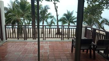 Standard Beachfront Second Floor | Frigobar, Wi-Fi de cortesia, roupa de cama