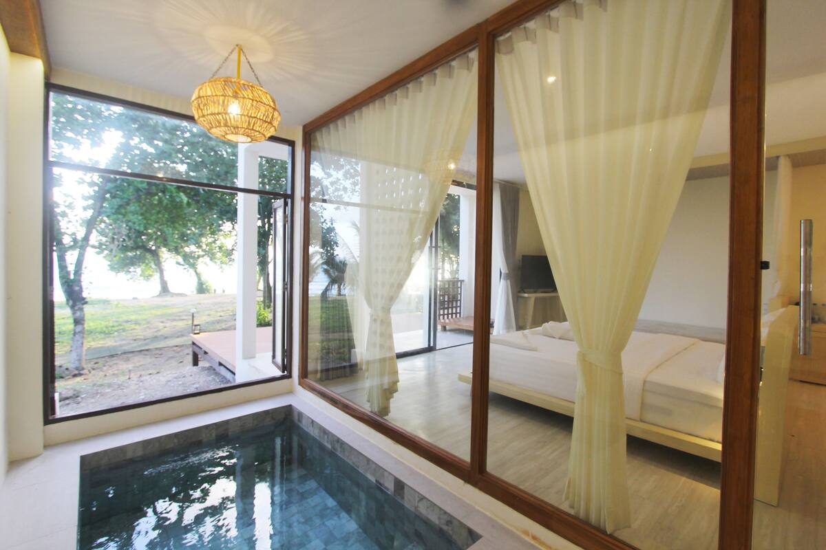 Superior Sea View with Pool | 迷你吧、免費無線上網、床單