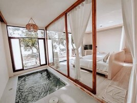 Superior Sea View with Pool | Minibar, kostenloses WLAN, Bettwäsche
