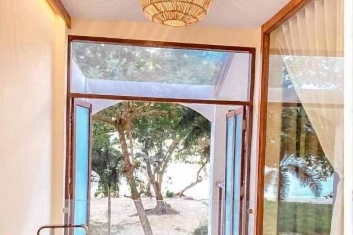 Superior Sea View with Bathtub | 迷你吧、免費無線上網、床單