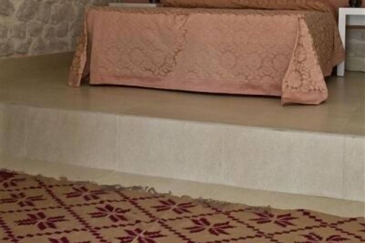 ميني بار وأسرّة أطفال/رضّع