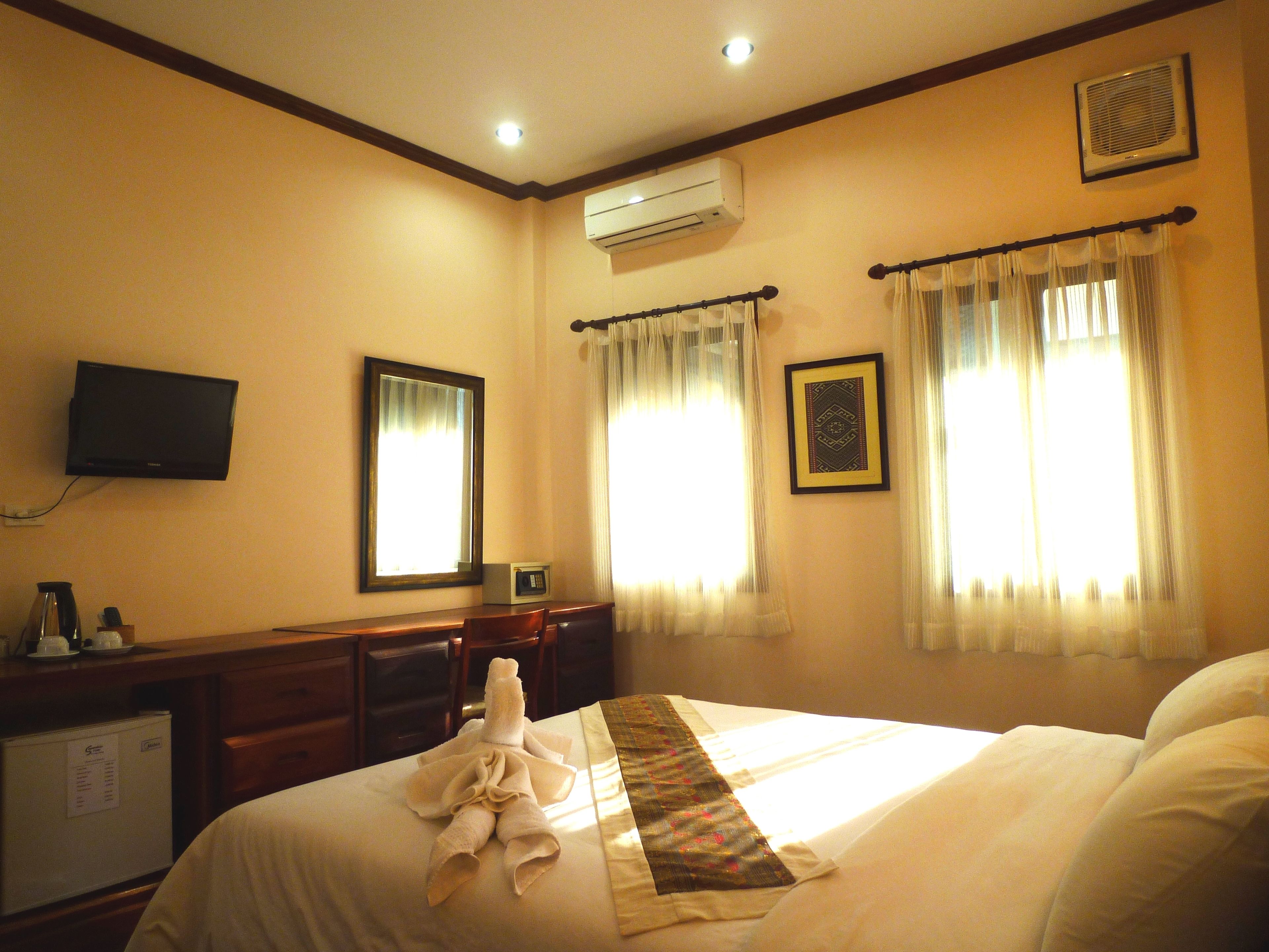 standard double room, patio | premium bedding, minibar, in-room safe, desk