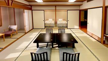 2Bed+Japanese Room 20 Tatami(Mountain View) | Down comforters, in-room safe, individually decorated