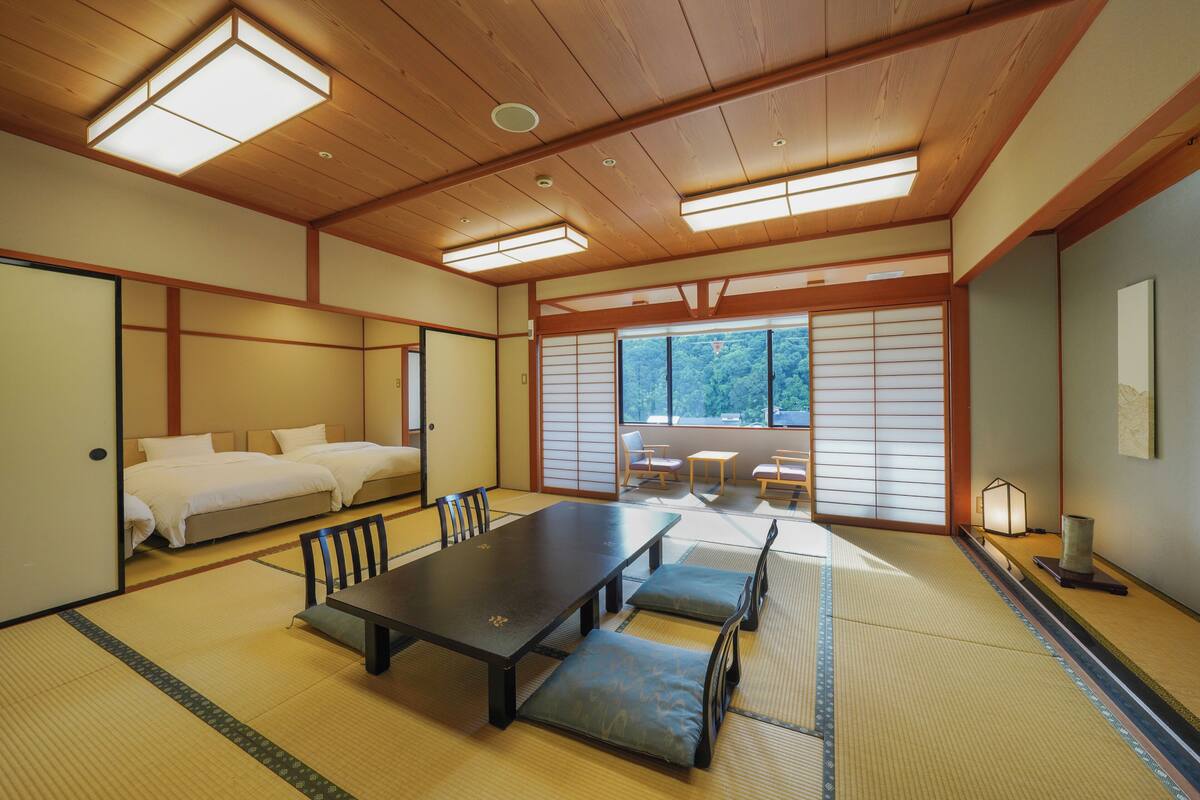 Kamar Triple, Bebas Asap Rokok (Japanese-Style 20 Tatami) | Selimut bulu angsa, brankas, Wi-Fi gratis, dan didekorasi berbeda-beda