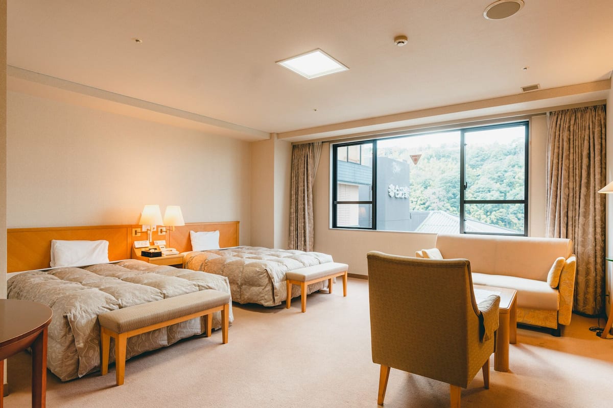 Western Style Deluxe Twin Room