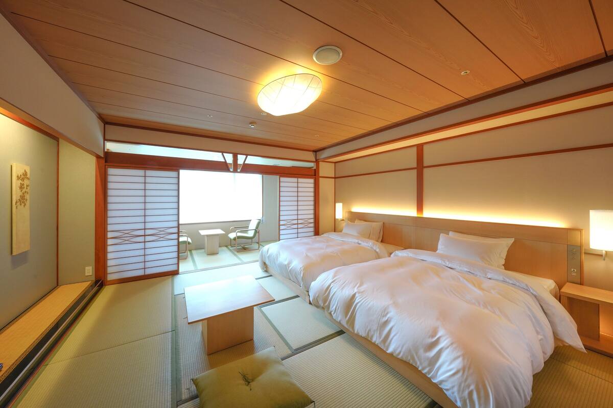 Kamar Twin Superior, Bebas Asap Rokok (Japanese-Style / Renovated 2025) | Selimut bulu angsa, brankas, Wi-Fi gratis, dan didekorasi berbeda-beda
