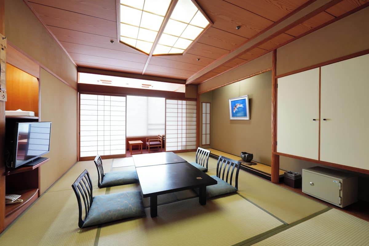 Habitación básica, no fumadores | Edredones de plumas, caja fuerte, decoración individual