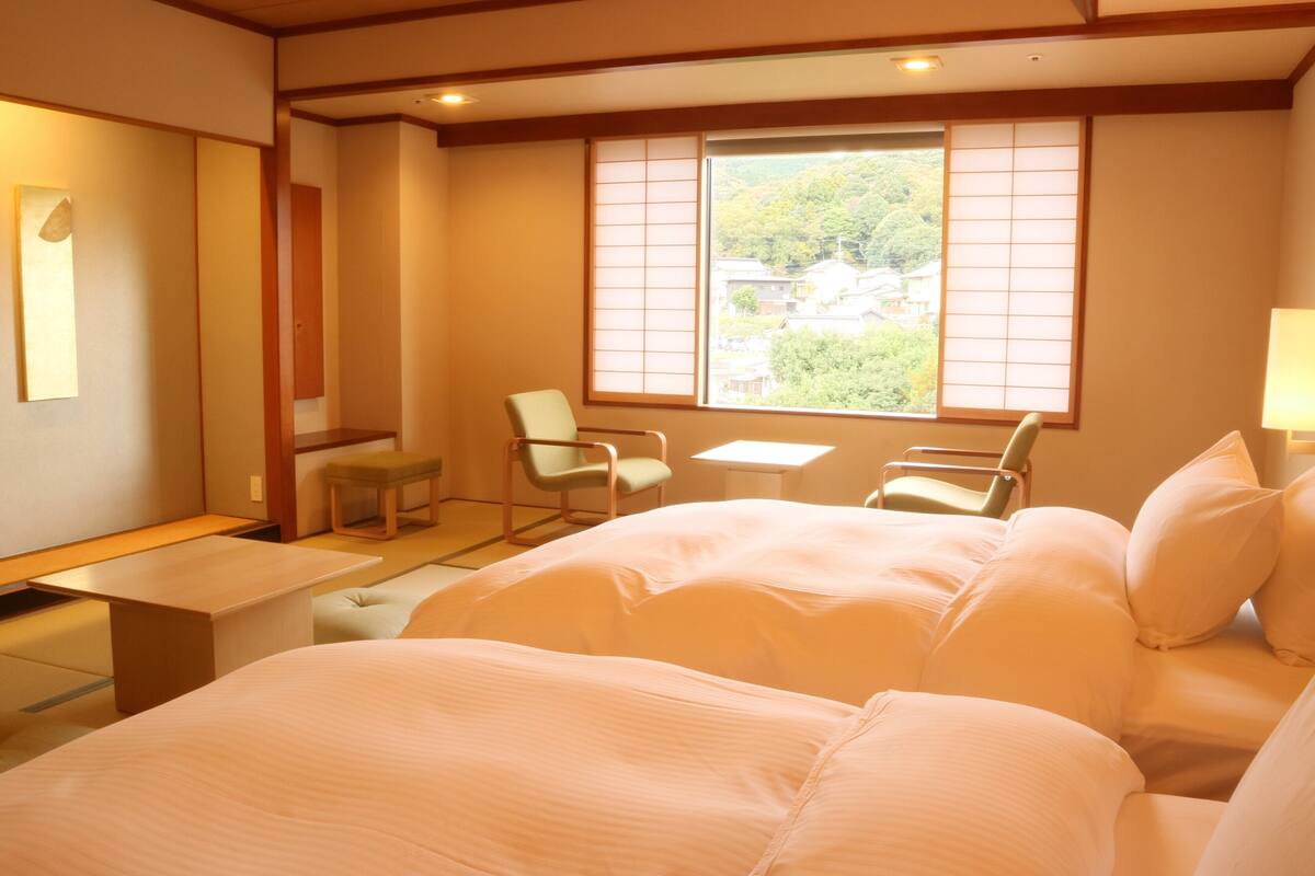 Kamar Twin Superior, Bebas Asap Rokok, pemandangan kebun (Japanese-Style / Renovated 2025) | Selimut bulu angsa, brankas, Wi-Fi gratis, dan didekorasi berbeda-beda