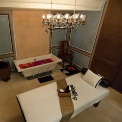 Körperbehandlungen, Aromatherapie, Körperpeelings, Gesichtsbehandlungen
