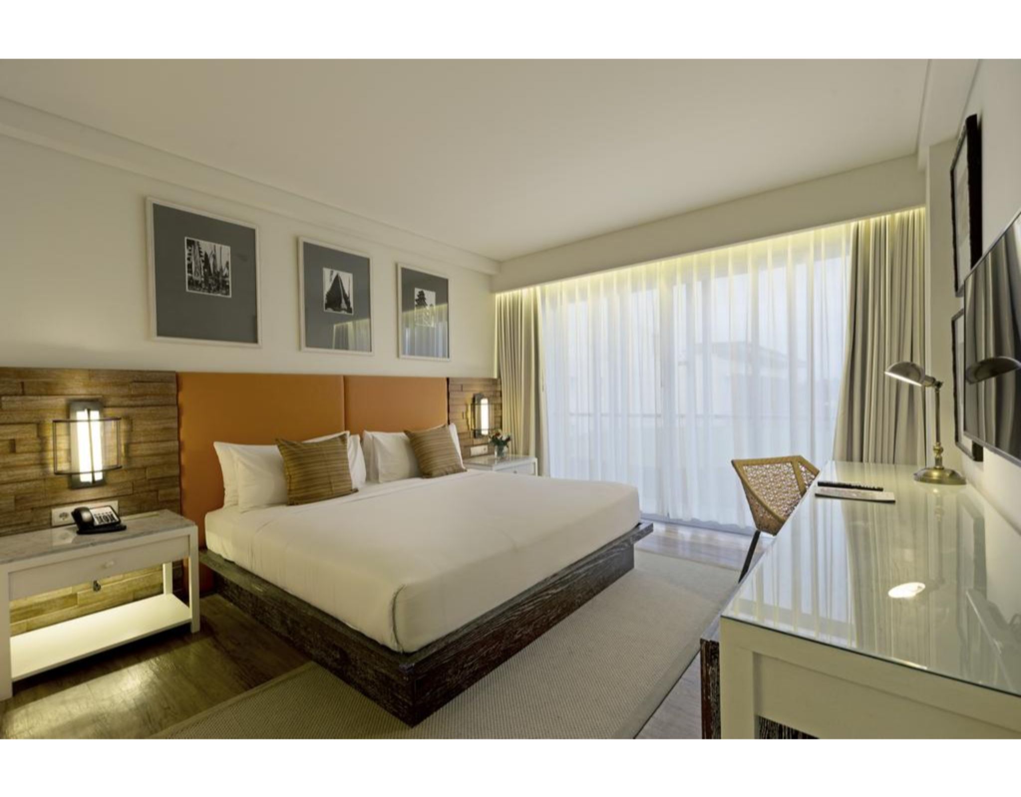 Premium bedding, minibar, in-room safe, desk