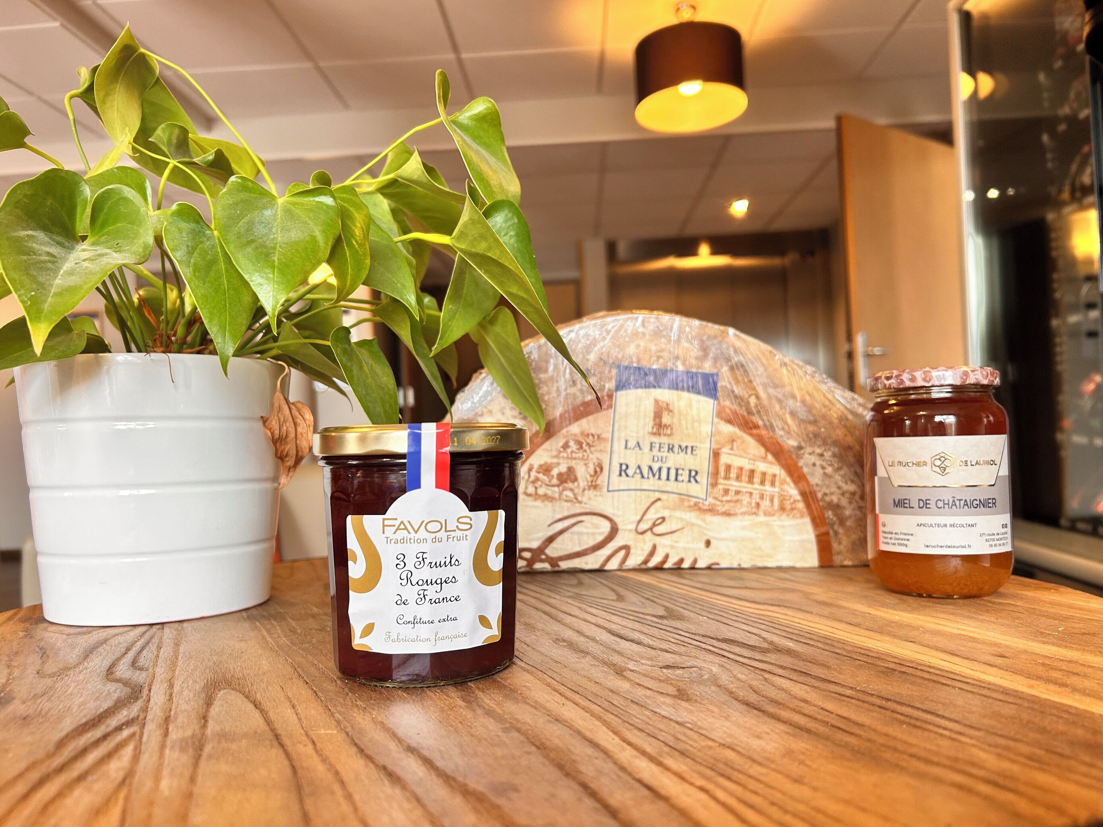 Continental breakfast on weekends (EUR 9.90 per person)