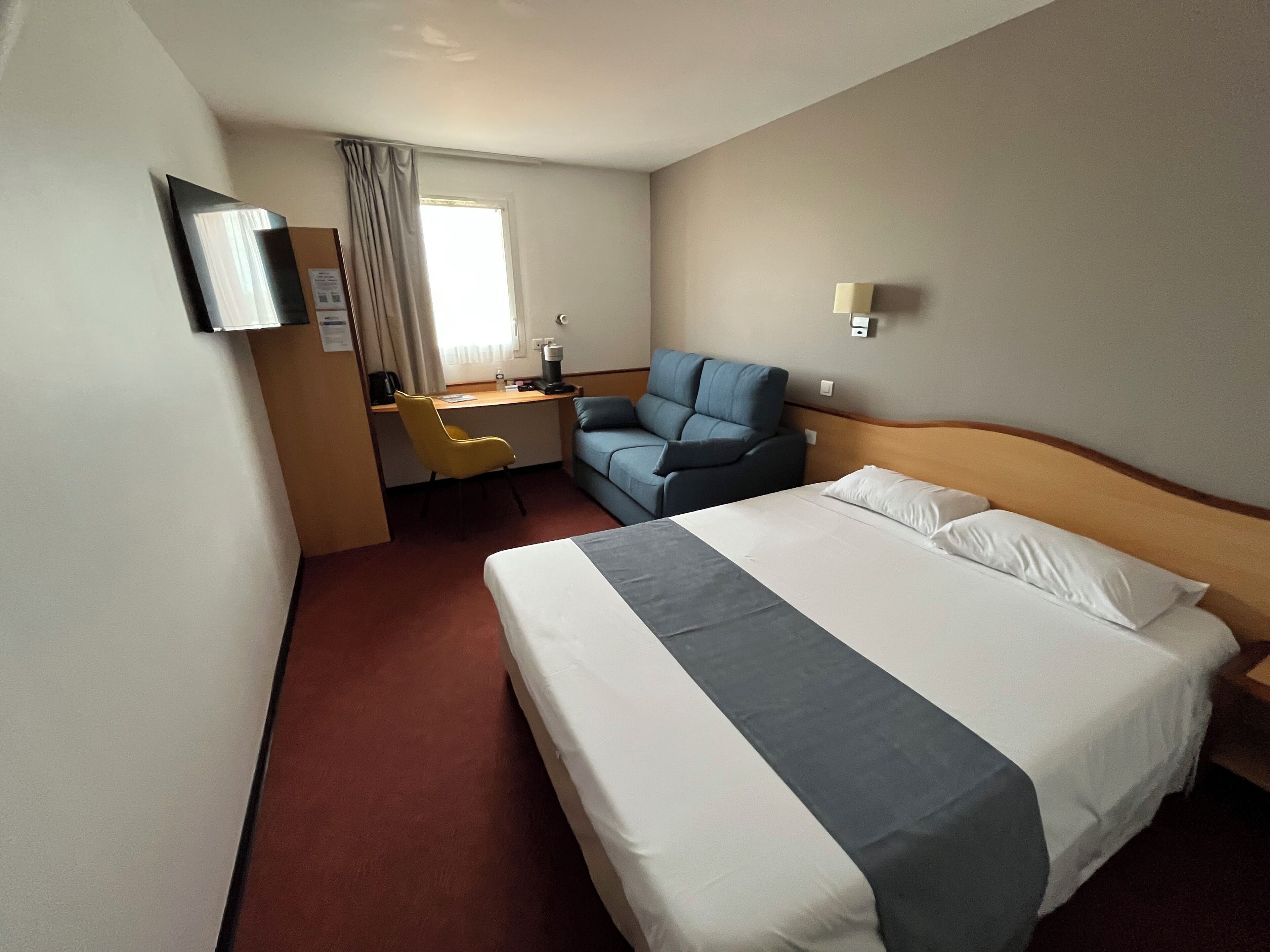 Habitación doble superior | Ropa de cama de alta calidad, escritorio y wifi gratis 