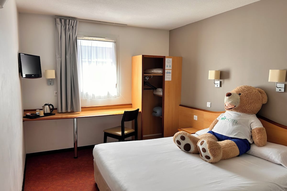 Dobbeltrom – standard | Sengetøy av topp kvalitet, skrivebord og wi-fi (inkludert)