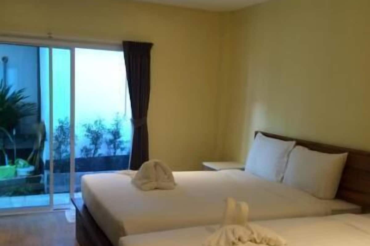 Free WiFi, bed sheets