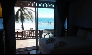 Family Beachfront (Sea Facing) | Free WiFi, bed sheets - Apple Beachfront Resort (Ko Chang)