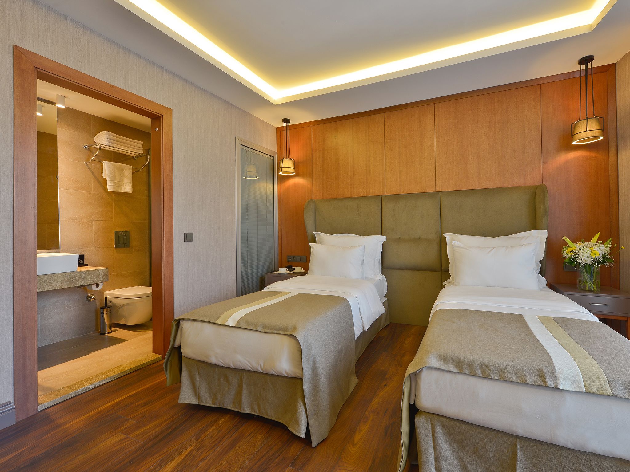 Executive Room | Minibar, in-room safe, desk, soundproofing