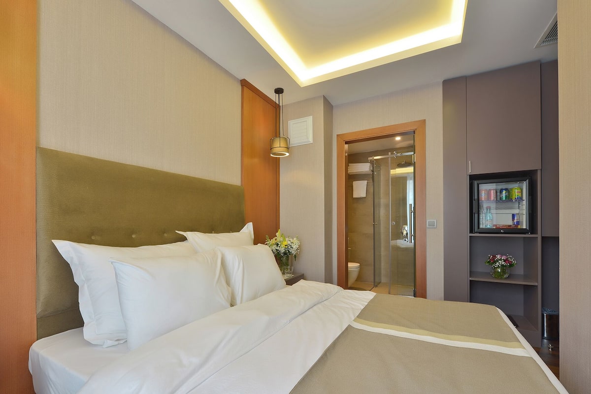 Minibar, in-room safe, desk, soundproofing