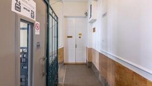 Pintu masuk interior