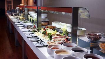 Daily full breakfast (EUR 15 per person)