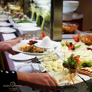 Daily full breakfast (EUR 15 per person)