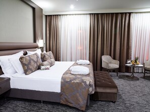 Premium bedding, minibar, in-room safe, desk - Euro Park Otel (Istanbul)