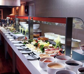 Daily full breakfast (EUR 15 per person)