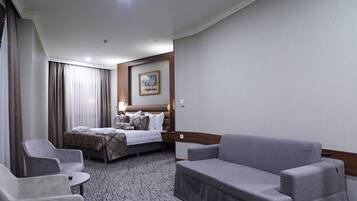 Deluxe Room | Premium bedding, minibar, in-room safe, desk