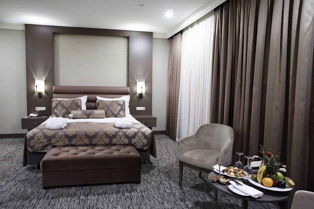 Premium bedding, minibar, in-room safe, desk