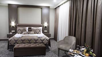 Premium bedding, minibar, in-room safe, desk