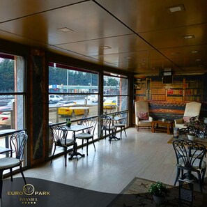 2 restaurants, breakfast, lunch, dinner served; international cuisine - Euro Park Otel (Istanbul)