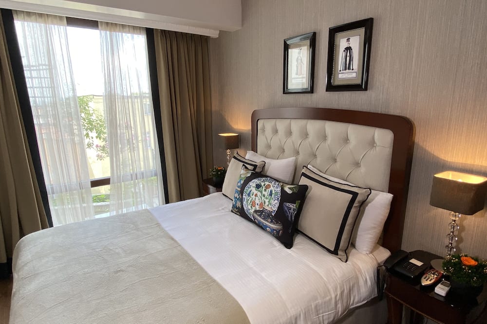 Four Doors Hotel