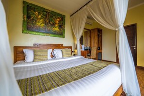 Literie de qualité supérieure, coffres-forts dans les chambres, bureau