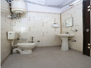 Standard Room | Bathroom