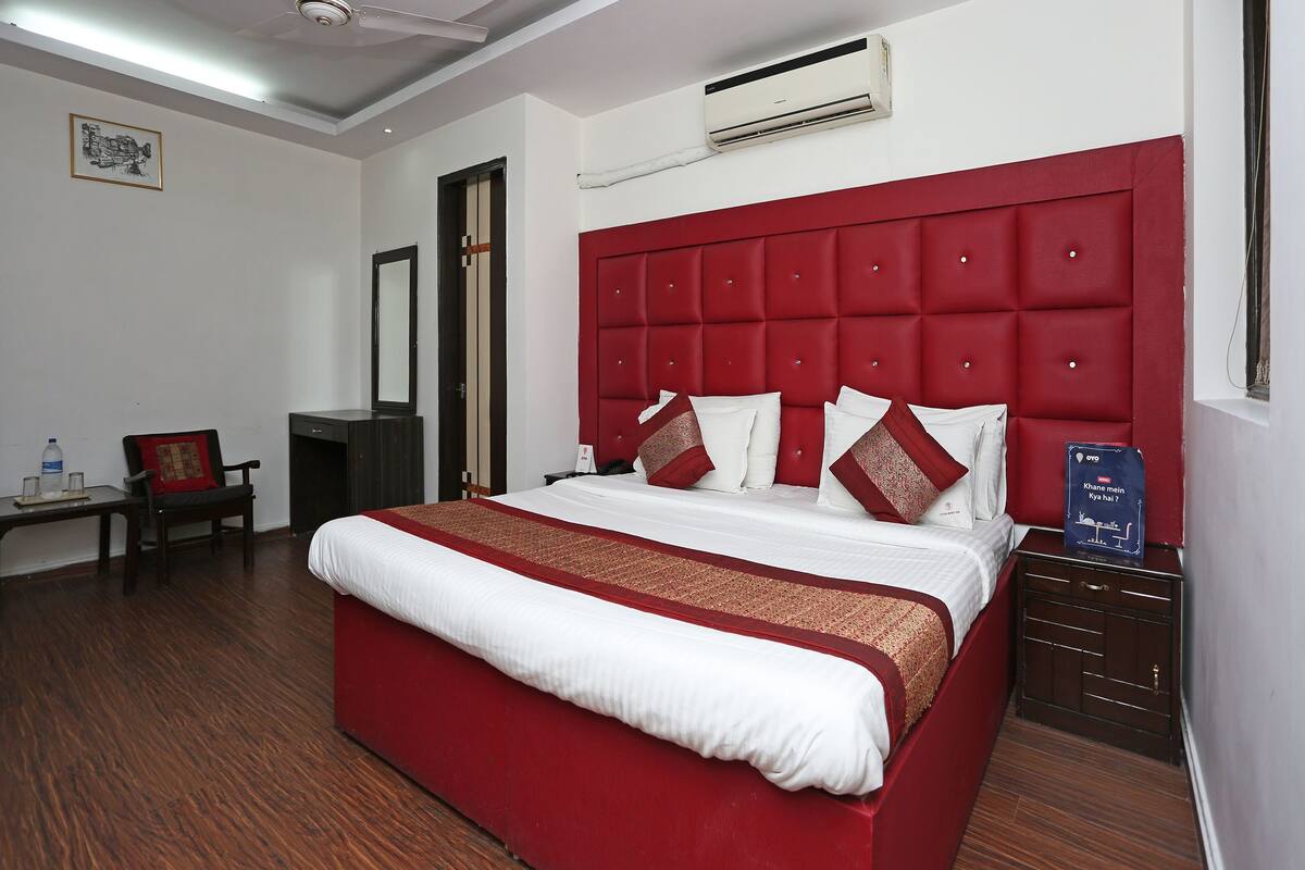 Standard Room | Peti besi dalam bilik, meja, Wi-fi percuma